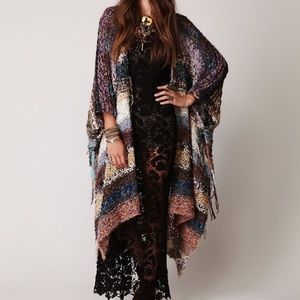 IN SEARCH OF FREE PEOPLE TANGIER WRAP PONCHO OS